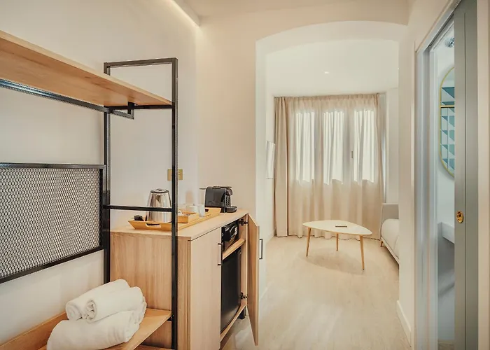 Beneste Nerja Hostal ネルハ