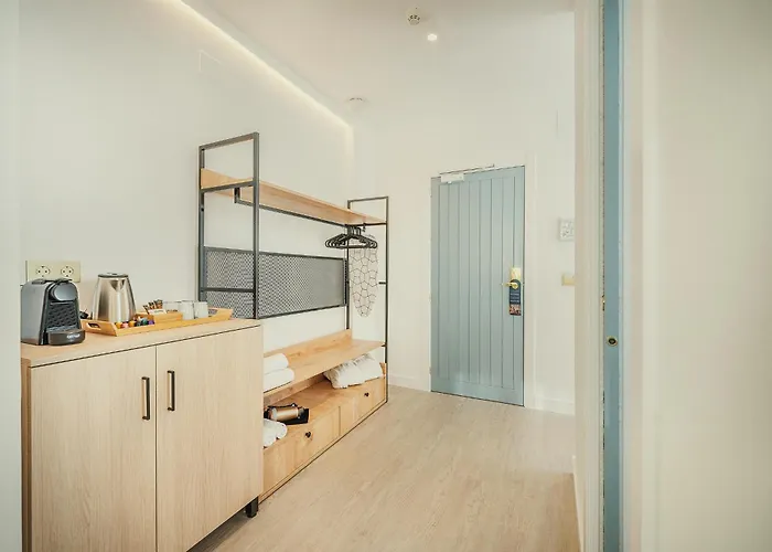 Beneste Nerja Hostal ネルハ