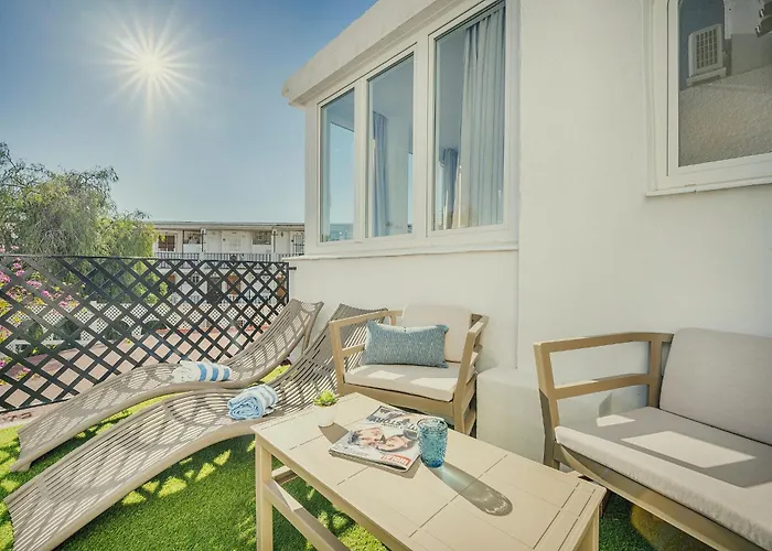 ホテル Beneste Nerja Hostal ネルハ